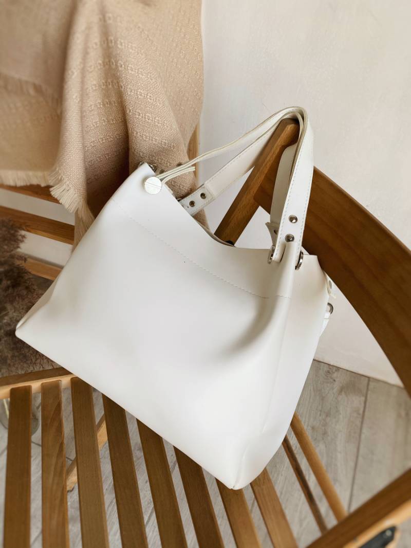 Шоппер "Триест" с гвоздиками и ремешком Romashka, Белый (759)