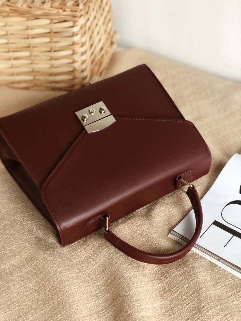 Сумка трапеция классическая в виде конвертика Romashka, Бордовый (1058)