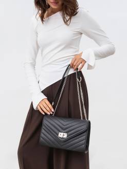 Сумка "Фиби" стеганая с треугольным нахлестом Romashka, Черный (5185)