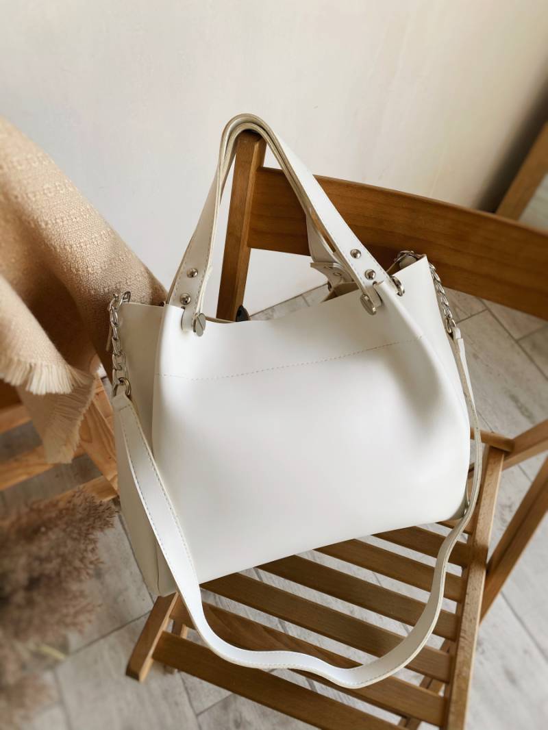 Шоппер "Триест" с гвоздиками и ремешком Romashka, Белый (759)